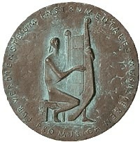 Abbildung 1: Vorderseite der Pro-Musica-Plakette